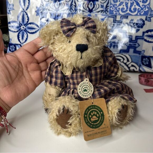 Voids bears BAILEYANNE BEAR HUGS GIRL - Picture 1 of 4